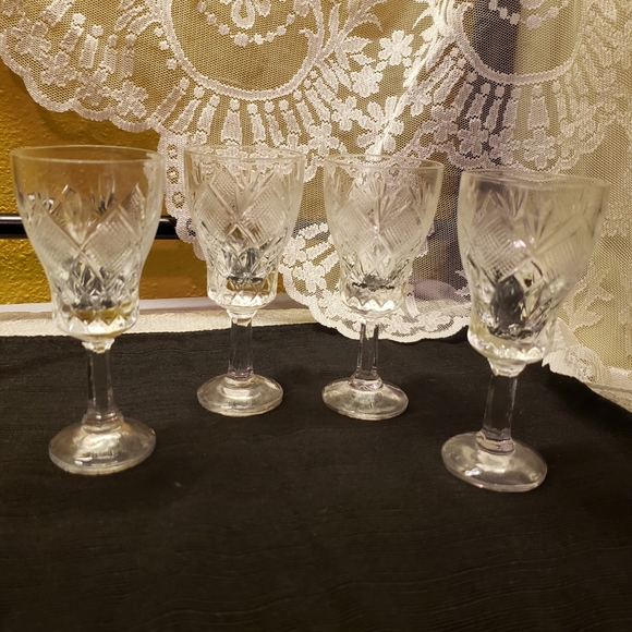 Vtg Clear Cut Crystal Pedestal Footed Wine Glasses - Picture 8 of 8